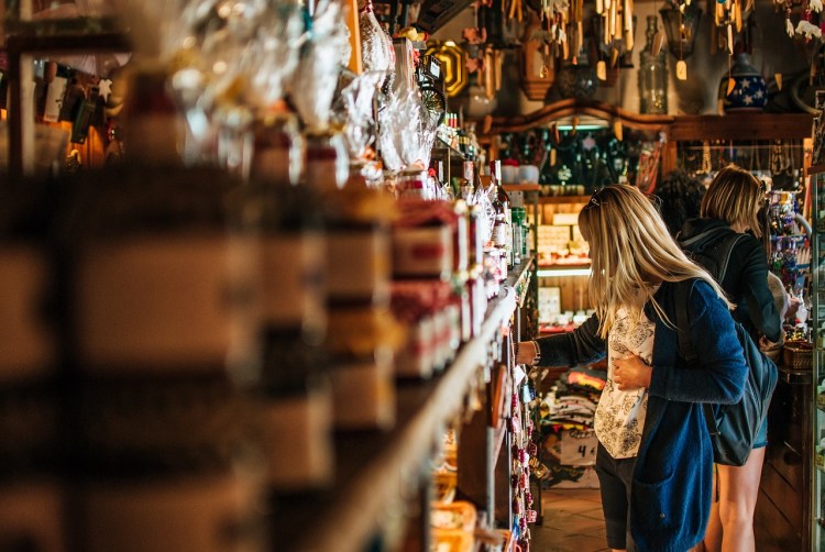 How Digital Product Content Can Increase Brick-and-Mortar Sales